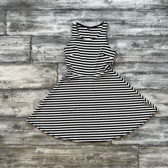 FOREIGN EXCHANGE | B&W | TANK DRESS | SZ M - Picture 4 of 4